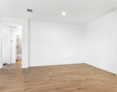 3203 Langley Bend Lane - Photo Thumbnail 14