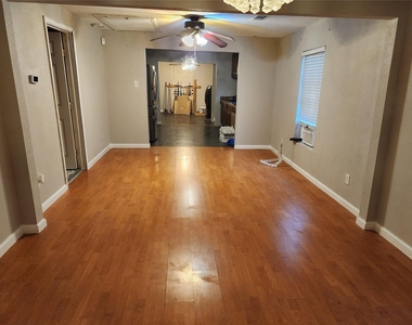 8215 Easter Street - Photo Thumbnail 5