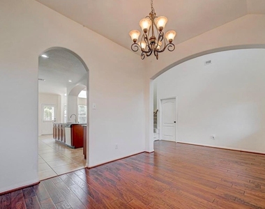 11 Sagamore Ridge Place - Photo Thumbnail 4