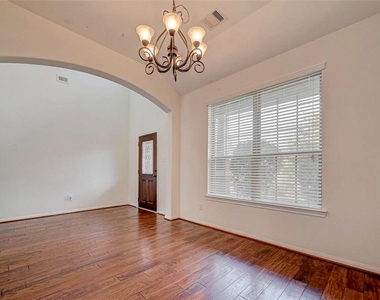 11 Sagamore Ridge Place - Photo Thumbnail 5