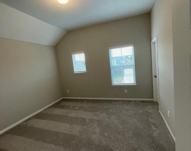 2216 Gadwall Court - Photo Thumbnail 15