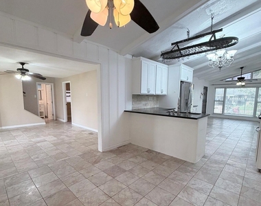 618 Sulphur Street - Photo Thumbnail 9