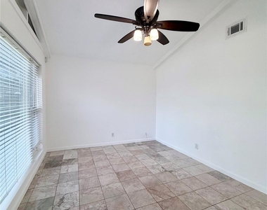 618 Sulphur Street - Photo Thumbnail 3