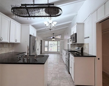 618 Sulphur Street - Photo Thumbnail 8