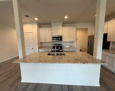 11707 Eclipse Drive - Photo Thumbnail 10