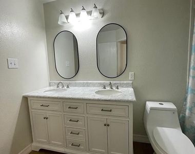 18211 Temple Hill Lane - Photo Thumbnail 9