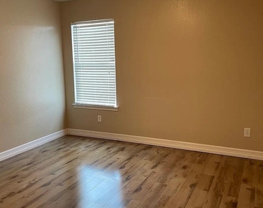 18211 Temple Hill Lane - Photo Thumbnail 11