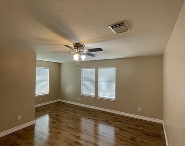 18211 Temple Hill Lane - Photo Thumbnail 6