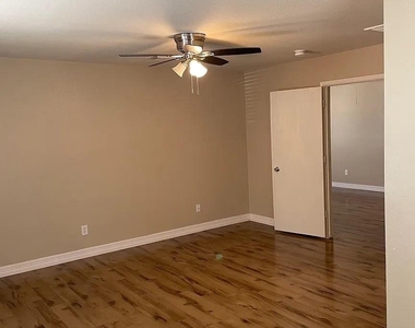 18211 Temple Hill Lane - Photo Thumbnail 4