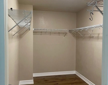 18211 Temple Hill Lane - Photo Thumbnail 7