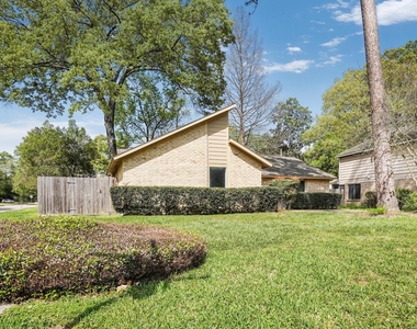 3203 Silver Falls Drive - Photo Thumbnail 2
