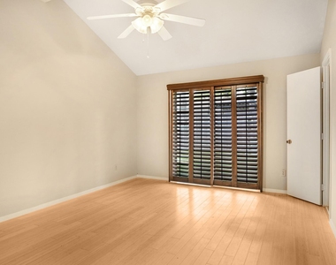 3203 Silver Falls Drive - Photo Thumbnail 13