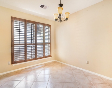 3203 Silver Falls Drive - Photo Thumbnail 10
