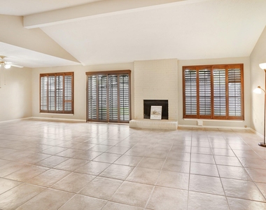 3203 Silver Falls Drive - Photo Thumbnail 5