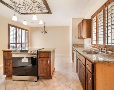 3203 Silver Falls Drive - Photo Thumbnail 8