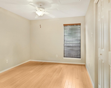 3203 Silver Falls Drive - Photo Thumbnail 19