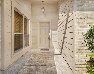 3203 Silver Falls Drive - Photo Thumbnail 4