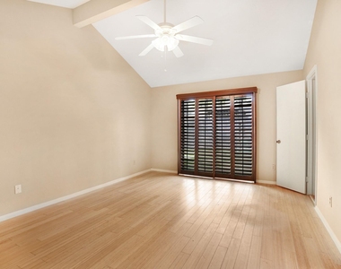 3203 Silver Falls Drive - Photo Thumbnail 14