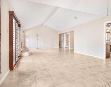 3203 Silver Falls Drive - Photo Thumbnail 22
