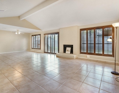 3203 Silver Falls Drive - Photo Thumbnail 6