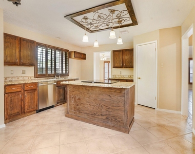 3203 Silver Falls Drive - Photo Thumbnail 12