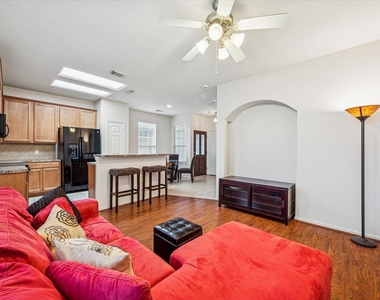 3206 Pearl Bluff Lane - Photo Thumbnail 8