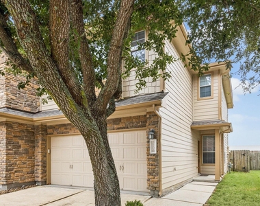 3206 Pearl Bluff Lane - Photo Thumbnail 1