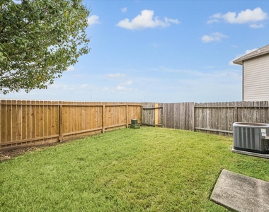 3206 Pearl Bluff Lane - Photo Thumbnail 18