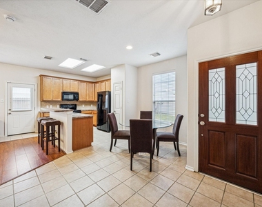 3206 Pearl Bluff Lane - Photo Thumbnail 3
