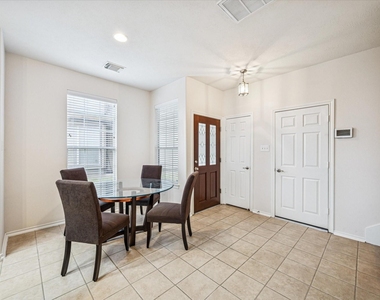 3206 Pearl Bluff Lane - Photo Thumbnail 2