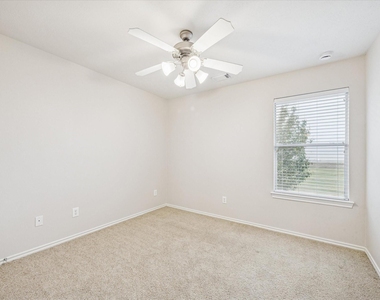 3206 Pearl Bluff Lane - Photo Thumbnail 14
