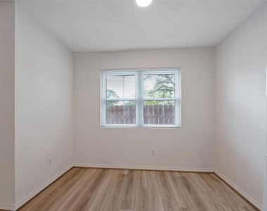 910 Judiway Street - Photo Thumbnail 5