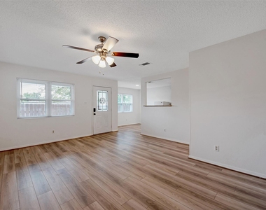 910 Judiway Street - Photo Thumbnail 3