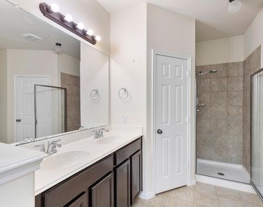 16911 Savannah Park Drive - Photo Thumbnail 12
