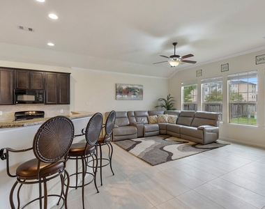 16911 Savannah Park Drive - Photo Thumbnail 5