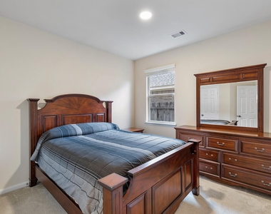 16911 Savannah Park Drive - Photo Thumbnail 16