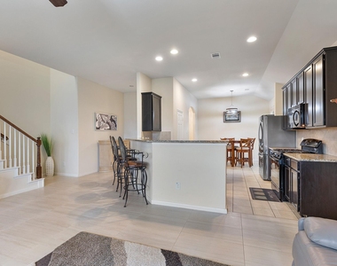 16911 Savannah Park Drive - Photo Thumbnail 6