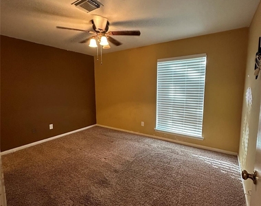 3223 Cedarmont Drive - Photo Thumbnail 2