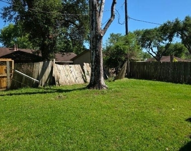 3223 Cedarmont Drive - Photo Thumbnail 15