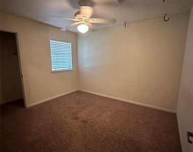 3223 Cedarmont Drive - Photo Thumbnail 8