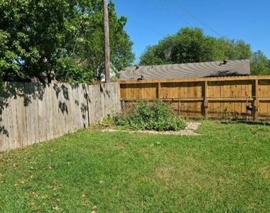 3223 Cedarmont Drive - Photo Thumbnail 14