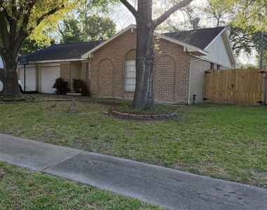 3223 Cedarmont Drive - Photo Thumbnail 10