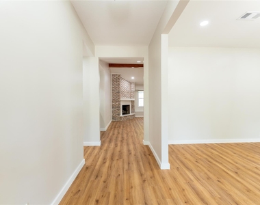 6119 S Braeswood Boulevard - Photo Thumbnail 5