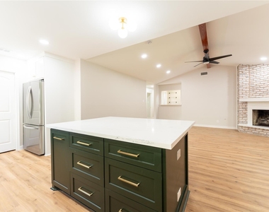 6119 S Braeswood Boulevard - Photo Thumbnail 17