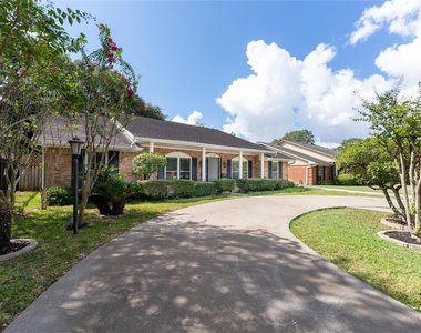 6119 S Braeswood Boulevard - Photo Thumbnail 2