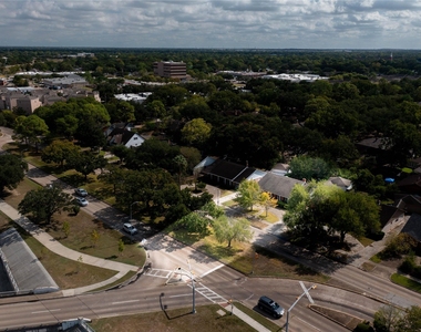 6119 S Braeswood Boulevard - Photo Thumbnail 1