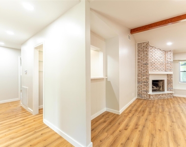 6119 S Braeswood Boulevard - Photo Thumbnail 8
