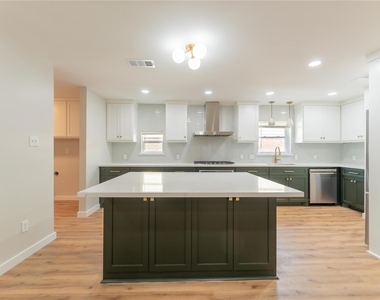 6119 S Braeswood Boulevard - Photo Thumbnail 13