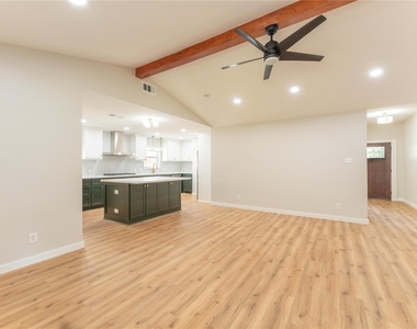 6119 S Braeswood Boulevard - Photo Thumbnail 11