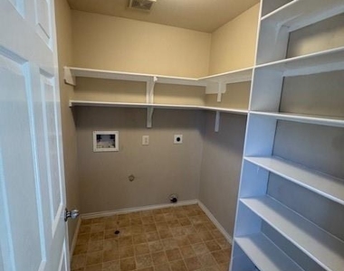 6815 Independence Boulevard - Photo Thumbnail 13
